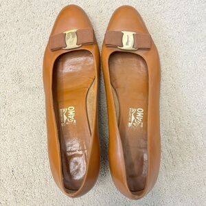 Ferragamo Vara leather pumps